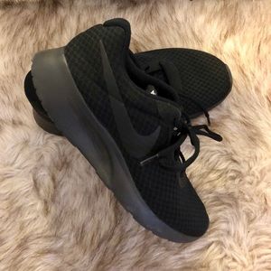 Black Nike Shoes
